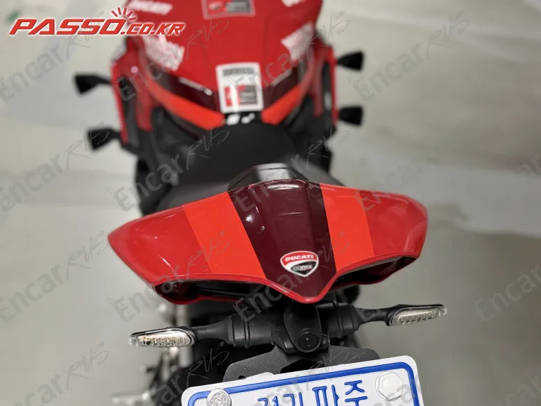 Ducati Streetfighter V2 - фото 2