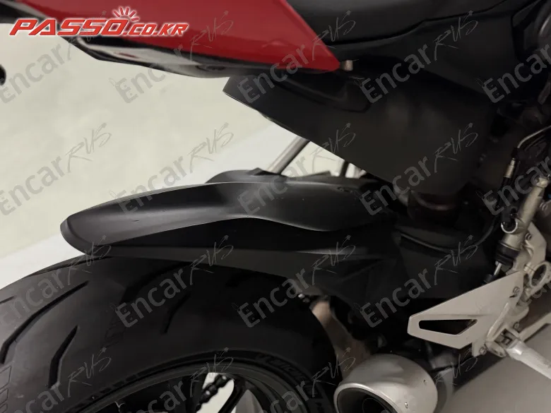 Ducati Streetfighter V2 - фото 5