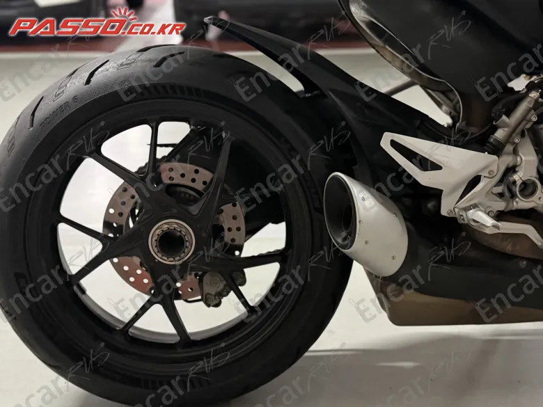 Ducati Streetfighter V2 - фото 6
