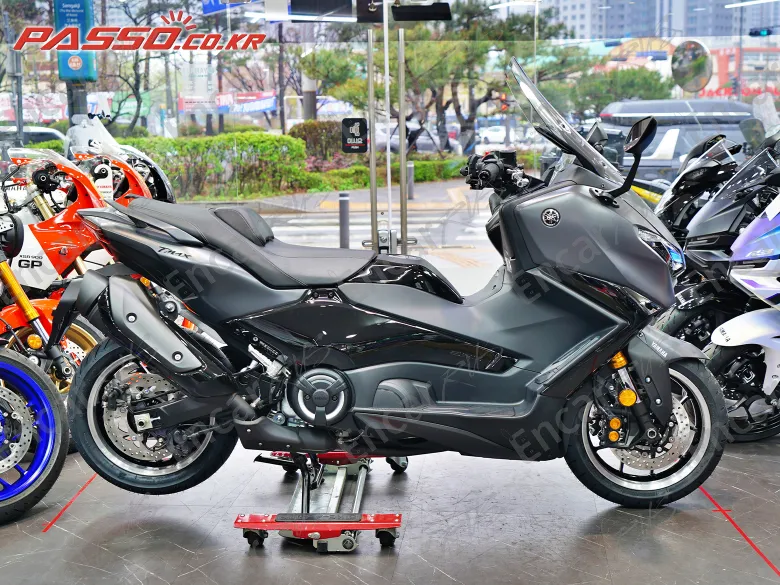 YAMAHA T MAX 560 - фото 0