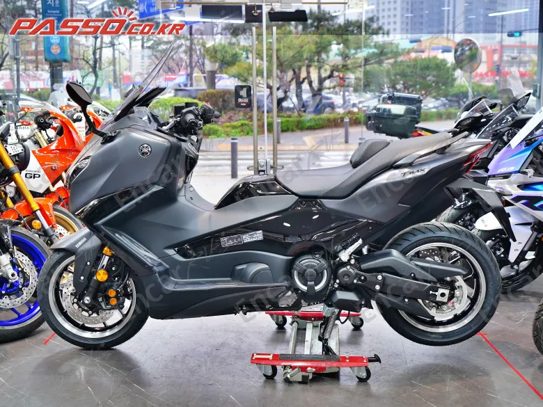 YAMAHA T MAX 560 - фото 1