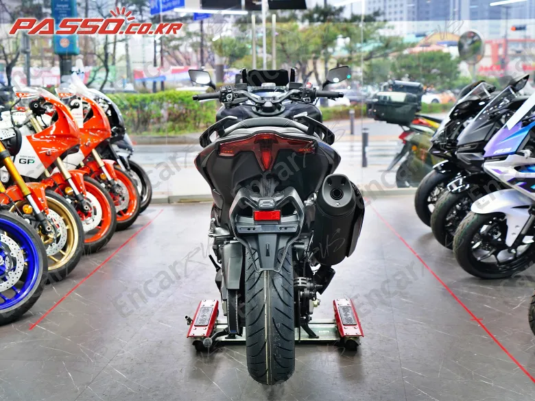 YAMAHA T MAX 560 - фото 2