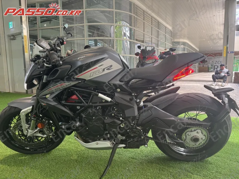 Mv Agusta Dragster 800 Rr Scs - фото 1