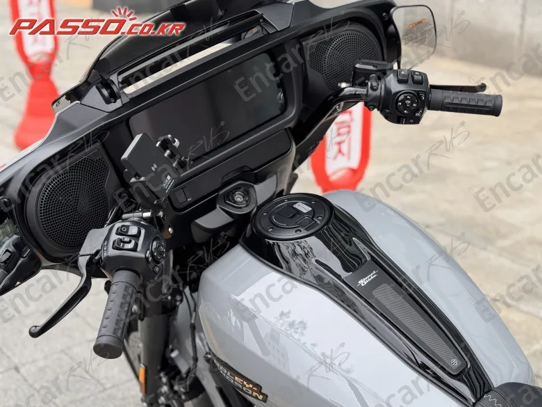 HARLEY-DAVIDSON FLHXS STREET GLIDE SPECIAL - фото 3