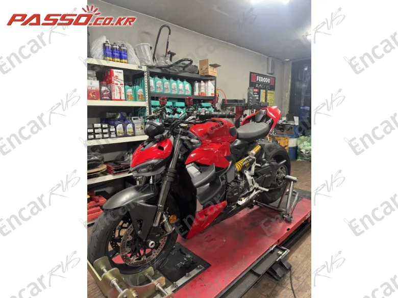 Ducati Streetfighter V2 - фото 1