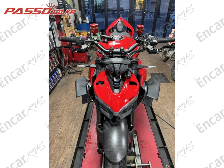 Ducati Streetfighter V2 - фото 5