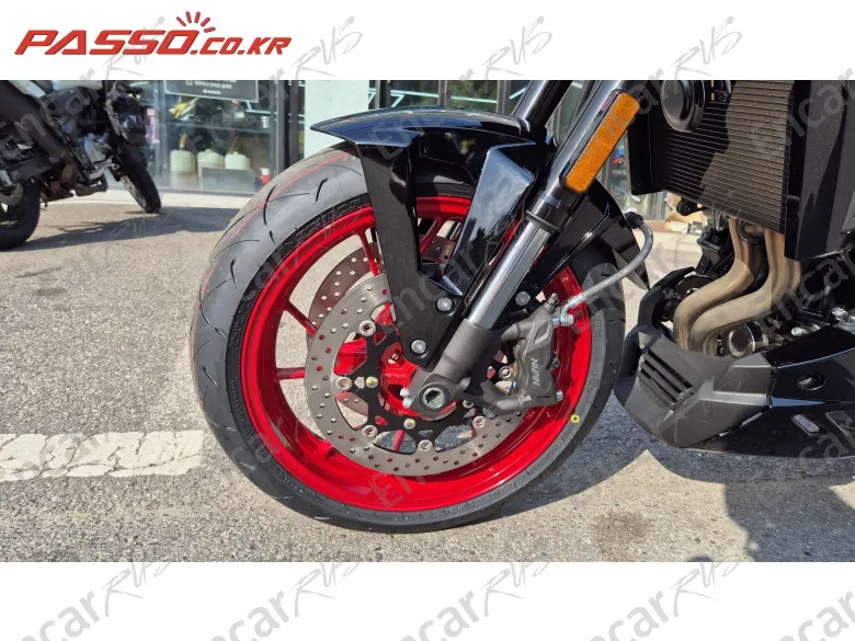 Suzuki Gsx 8 Tt - фото 5