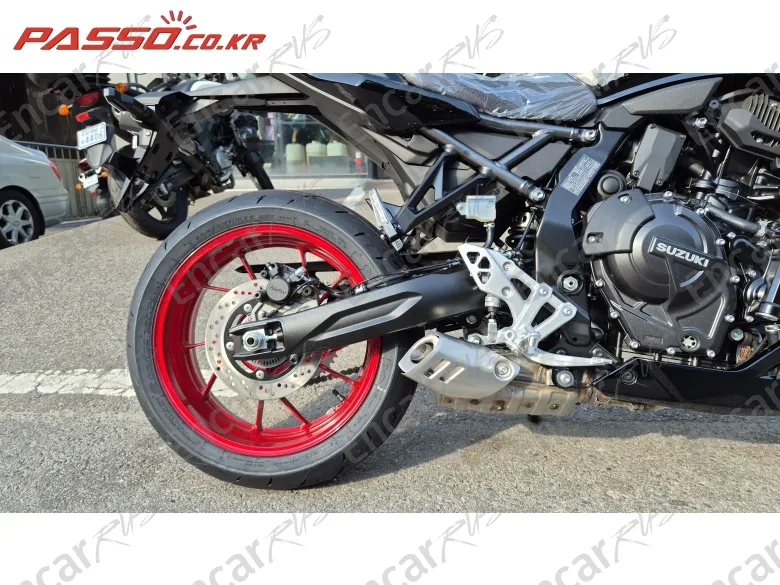 Suzuki Gsx 8 Tt - фото 6