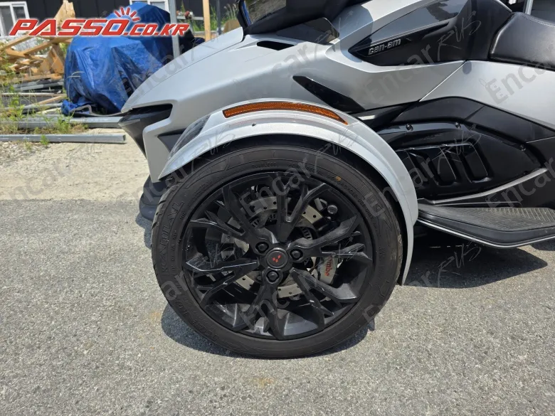 BRP CAN-AM SPYDER RT LIMITED - фото 4