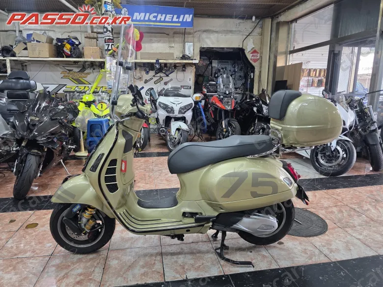 Vespa Gts 300 75th Special Edition - фото 1