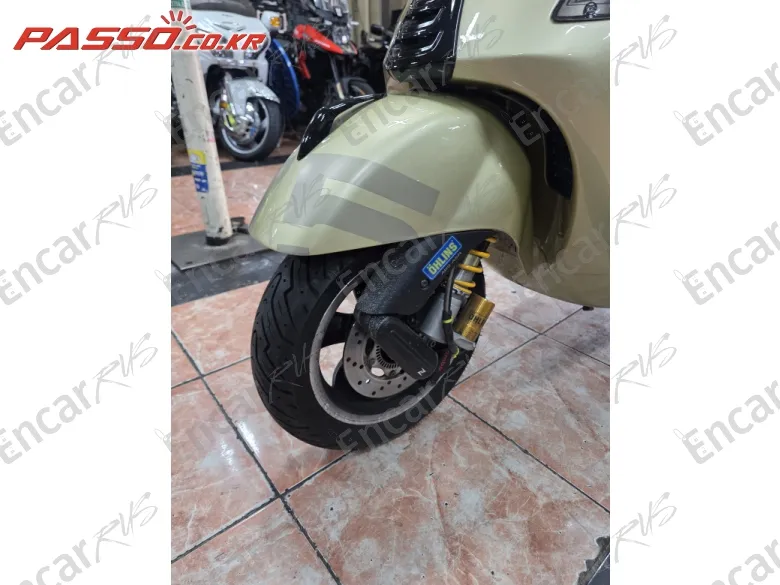 Vespa Gts 300 75th Special Edition - фото 4