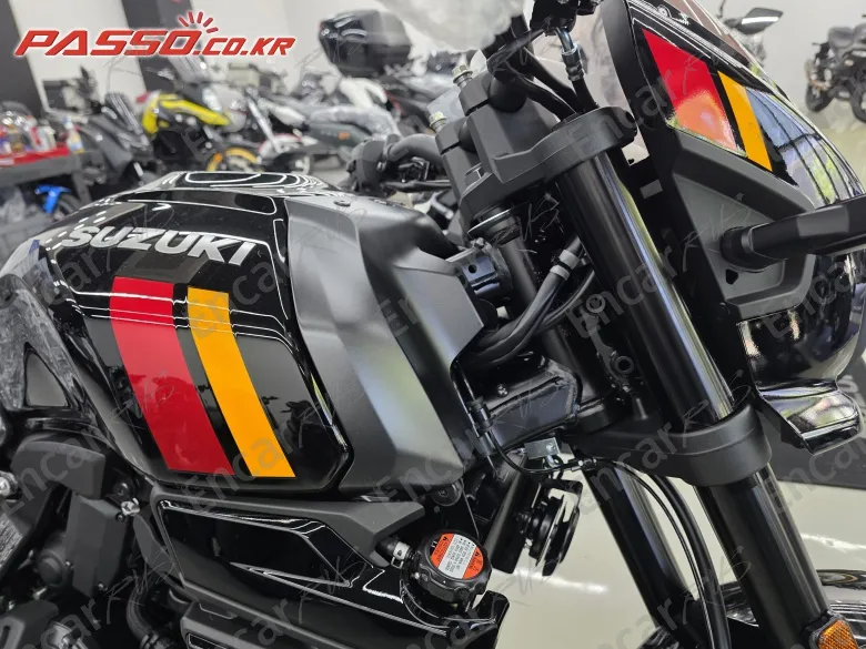Suzuki Gsx 8 Tt - фото 3