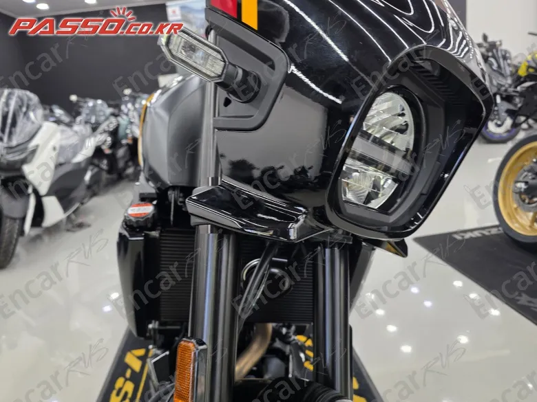 Suzuki Gsx 8 Tt - фото 5