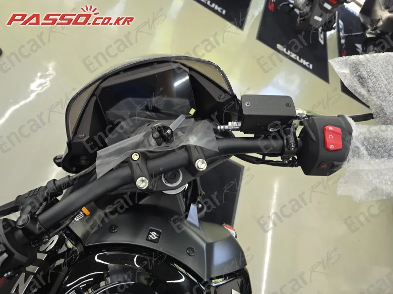 Suzuki Gsx 8 Tt - фото 6