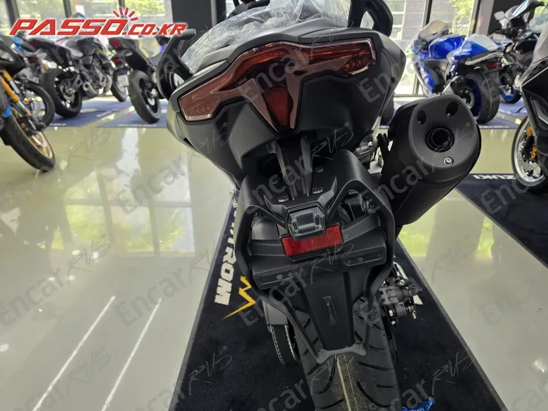 YAMAHA T MAX 560 - фото 6