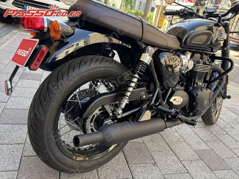 Triumph Bonneville T120 Black - фото 6