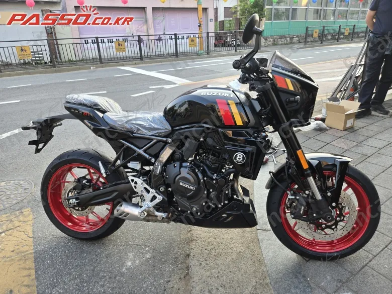 Suzuki Gsx 8 Tt - фото 0