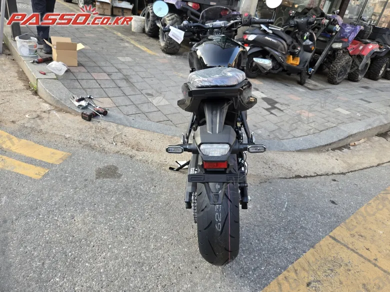 Suzuki Gsx 8 Tt - фото 2