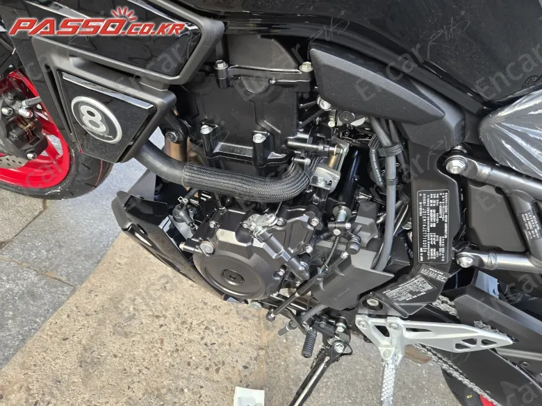Suzuki Gsx 8 Tt - фото 4