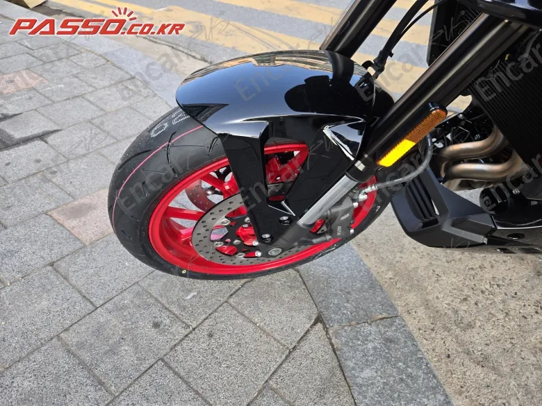 Suzuki Gsx 8 Tt - фото 5