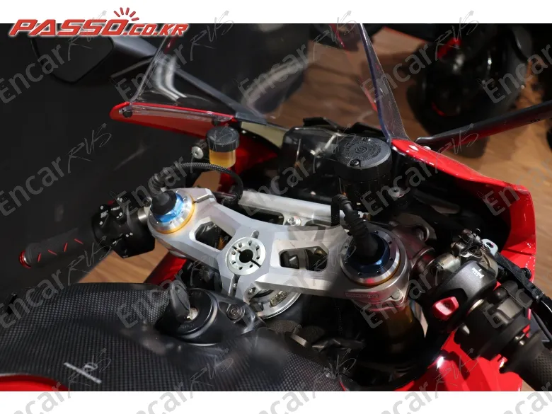 Ducati Panigale V4 S - фото 3