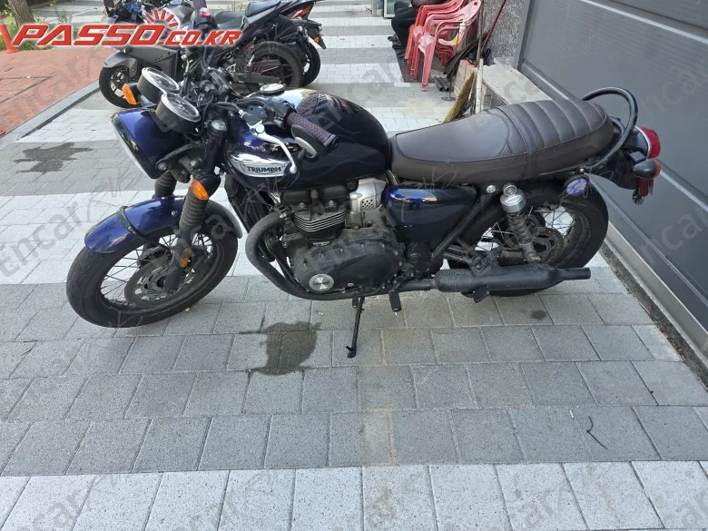 Triumph Bonneville T100 - фото 1