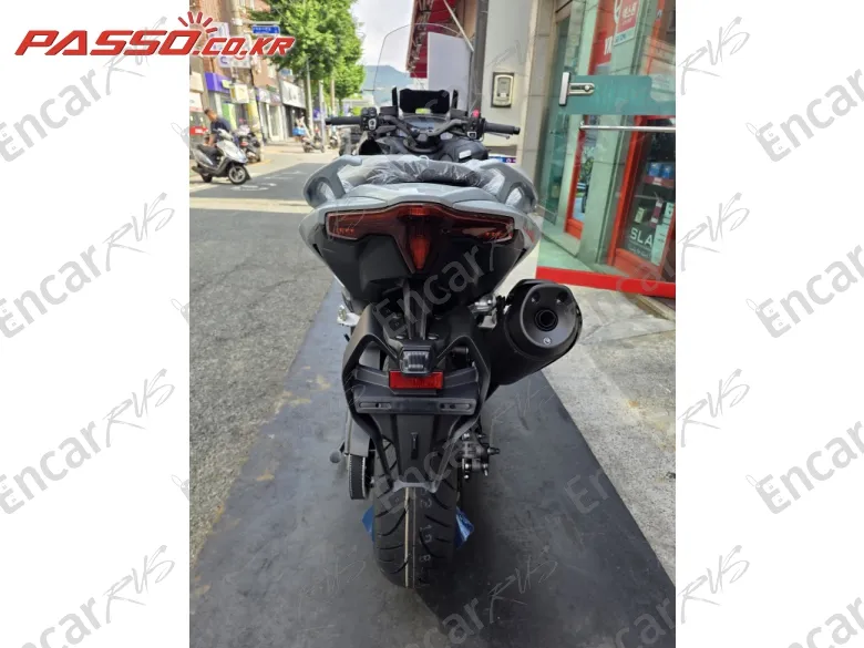 YAMAHA T MAX 560 - фото 2