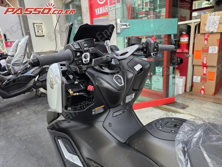 YAMAHA T MAX 560 - фото 3
