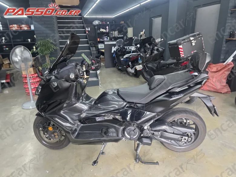 YAMAHA T MAX 560 - фото 1