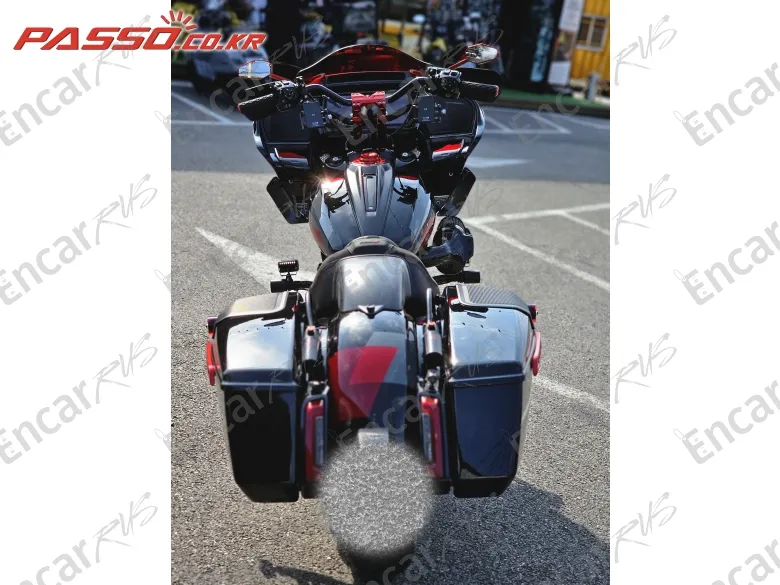 HARLEY-DAVIDSON CVO ROAD GLIDE ST - фото 2