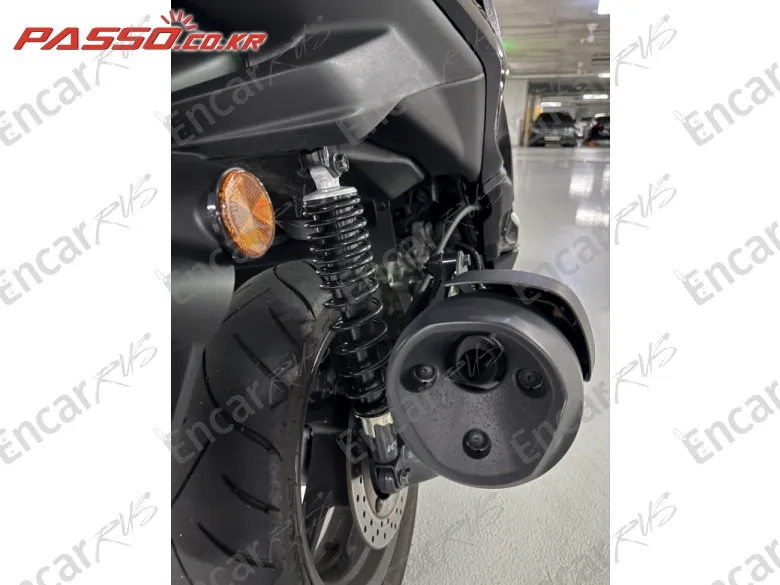 YAMAHA X MAX 300 ABS - фото 5