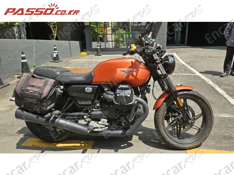 Moto Guzzi V7 Stone - фото 0