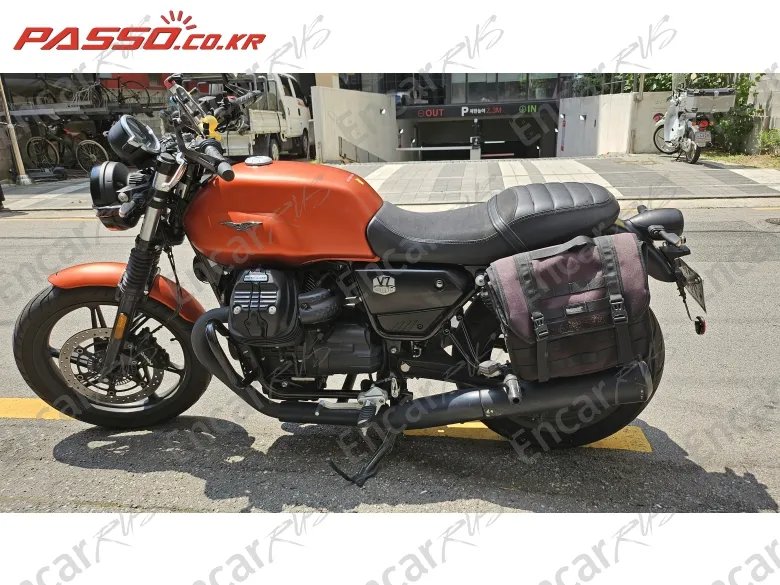 Moto Guzzi V7 Stone - фото 1