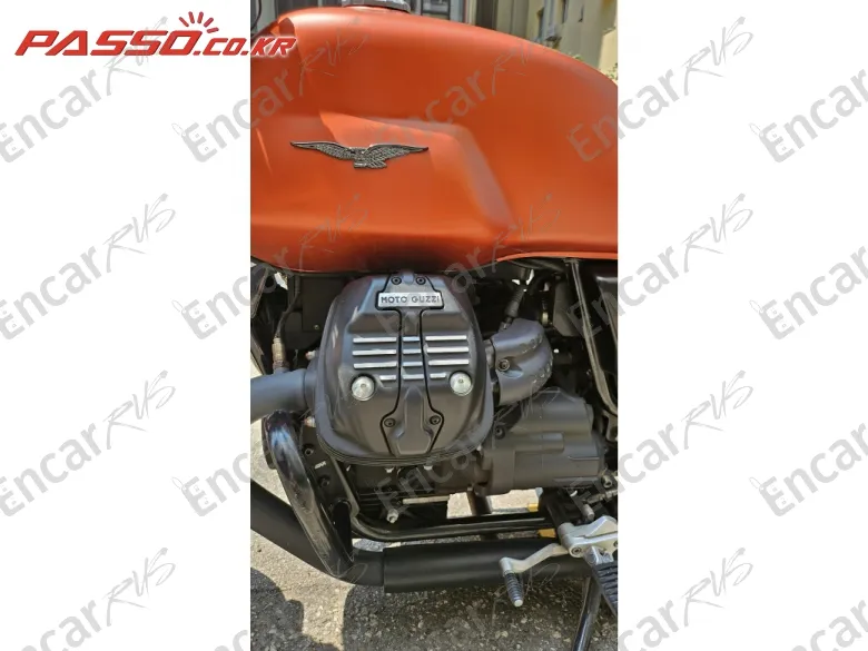 Moto Guzzi V7 Stone - фото 4