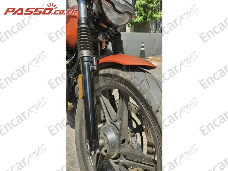 Moto Guzzi V7 Stone - фото 5