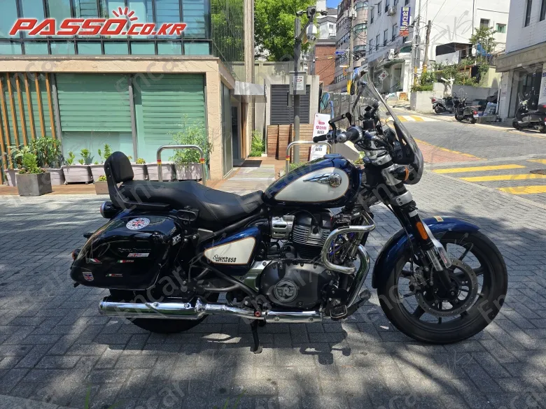 Royal Enfield Super Meteor 650 - фото 0