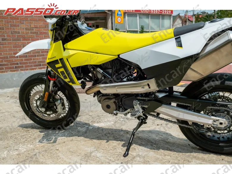 Husqvarna 701 Supermoto - фото 3