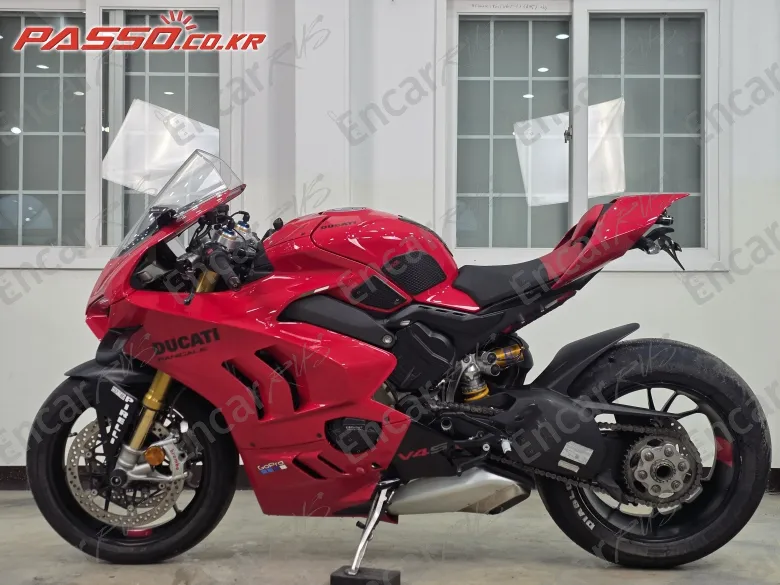 Ducati Panigale V4 S - фото 1