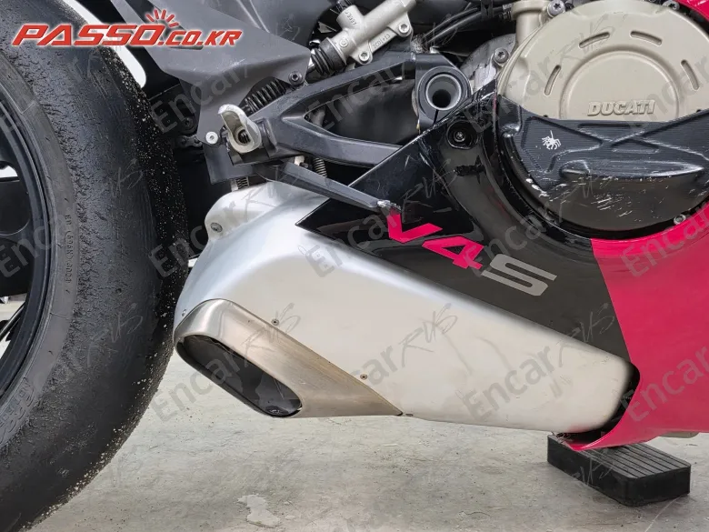 Ducati Panigale V4 S - фото 6