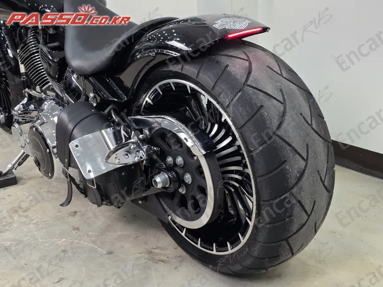 Harley-Davidson Breakout - фото 2