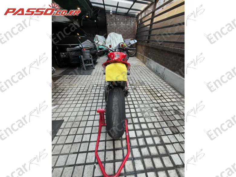 Ducati Streetfighter V4 S - фото 2