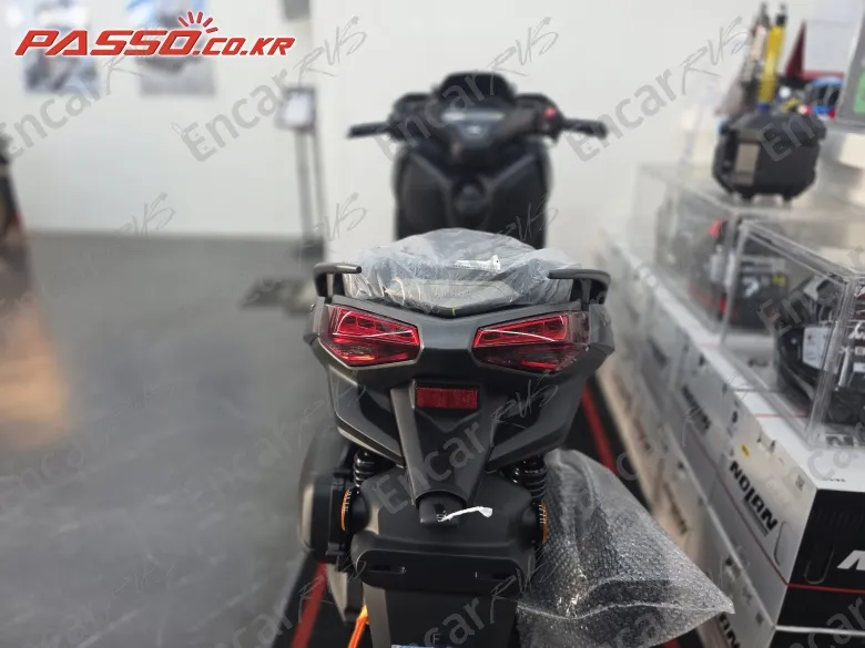 YAMAHA X MAX 300 ABS - фото 2