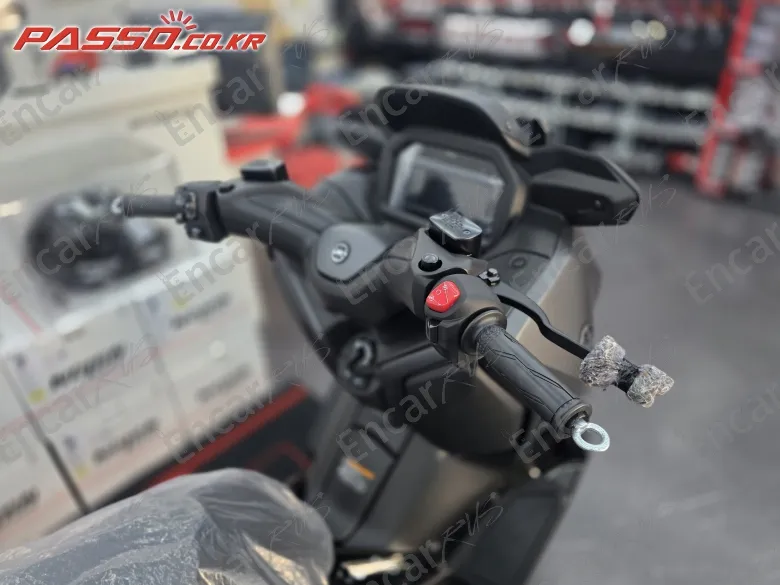 YAMAHA X MAX 300 ABS - фото 3