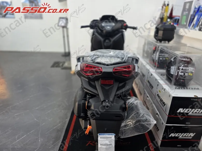 YAMAHA X MAX 300 ABS - фото 2