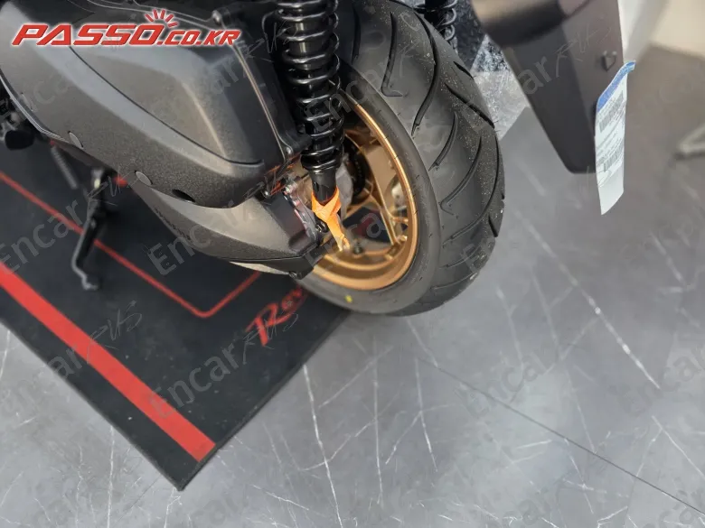 YAMAHA X MAX 300 ABS - фото 5