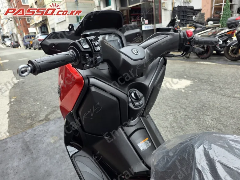 YAMAHA X MAX 300 ABS - фото 3