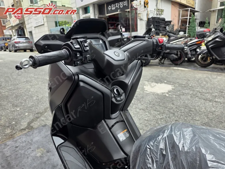 YAMAHA X MAX 300 ABS - фото 3