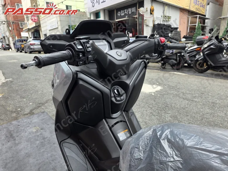 YAMAHA X MAX 300 ABS - фото 3
