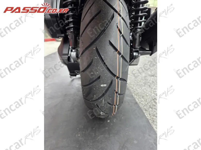 YAMAHA X MAX 300 ABS - фото 5