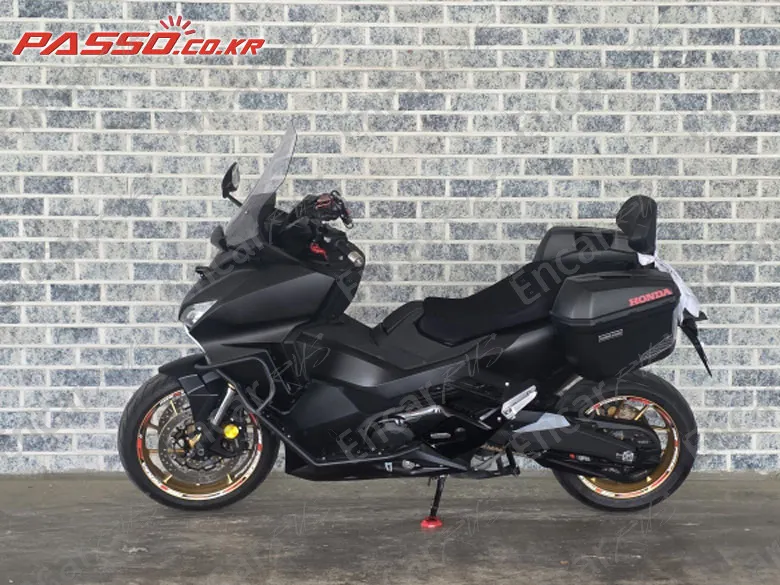 Honda Forza 750 - фото 0